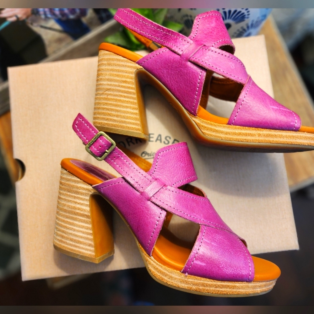 Kork by Kork-Ease magenta color shoes. Chunky heel. Size 8